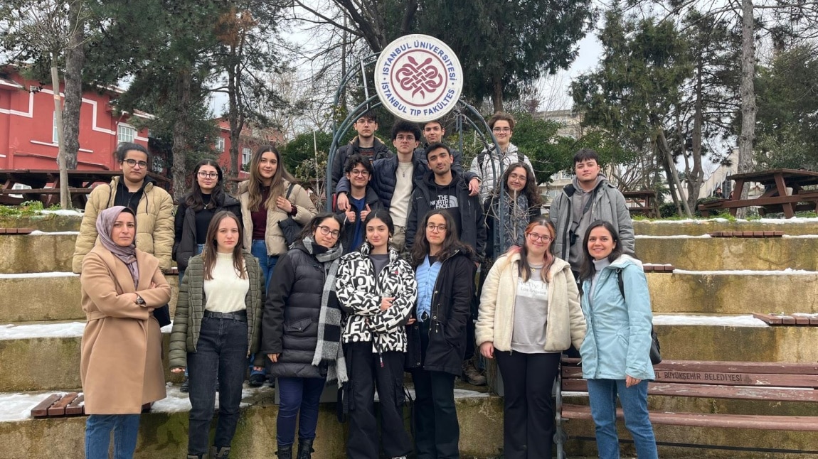 11.Sınıflarımız İstanbul Üniversitesi Tıp Fakültesi'nde..